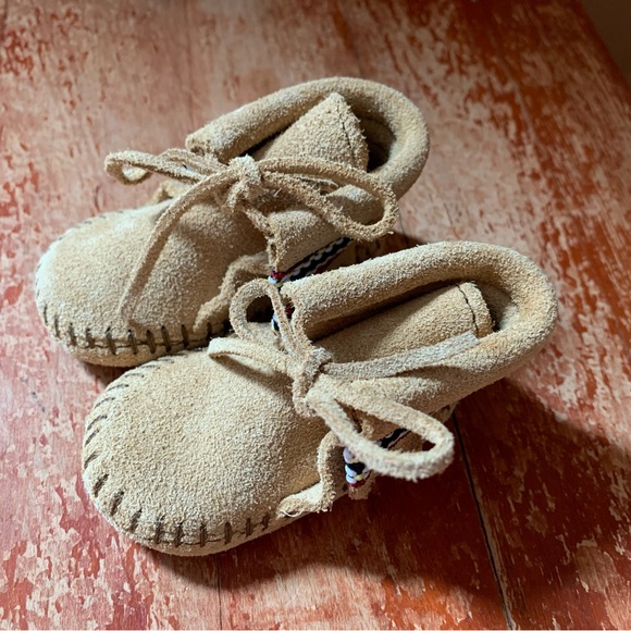 NWOB Baby Minnetonka Moccasin Booties - Picture 4 of 9